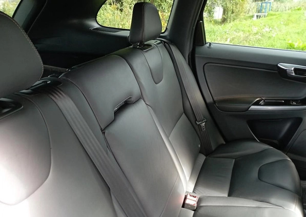 Volvo XC 60 cena 84900 przebieg: 192000, rok produkcji 2017 z Piekary Śląskie małe 407